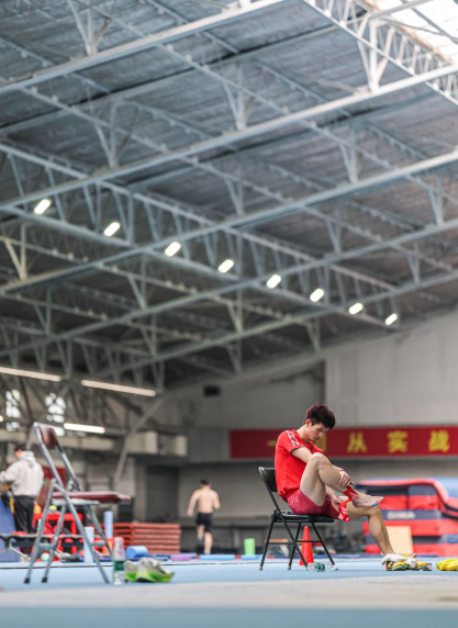 与朋友一起享受九游在线娱乐